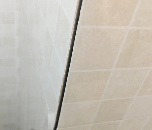 夏津瓷砖空鼓维修公司分享阳台瓷砖脱落的修复过程可以分为以下几个步骤